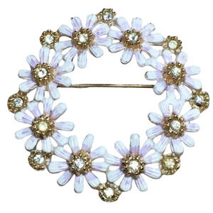 Vtg 1950s 60s Palest Purple Rhinestone  Enamel  Wreath Pin Brooch